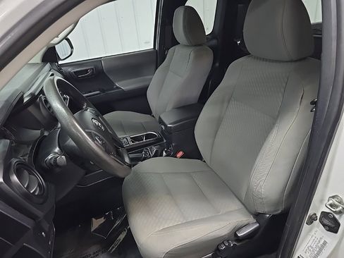 Used 2020 Toyota Tacoma SR image 29