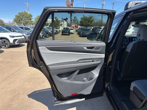 New 2026 Volkswagen Atlas Cross Sport SEL AWD/4WD image 14