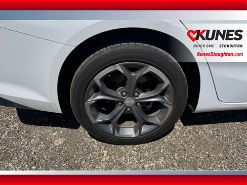 Used 2022 Chevrolet Malibu LT FWD image 11