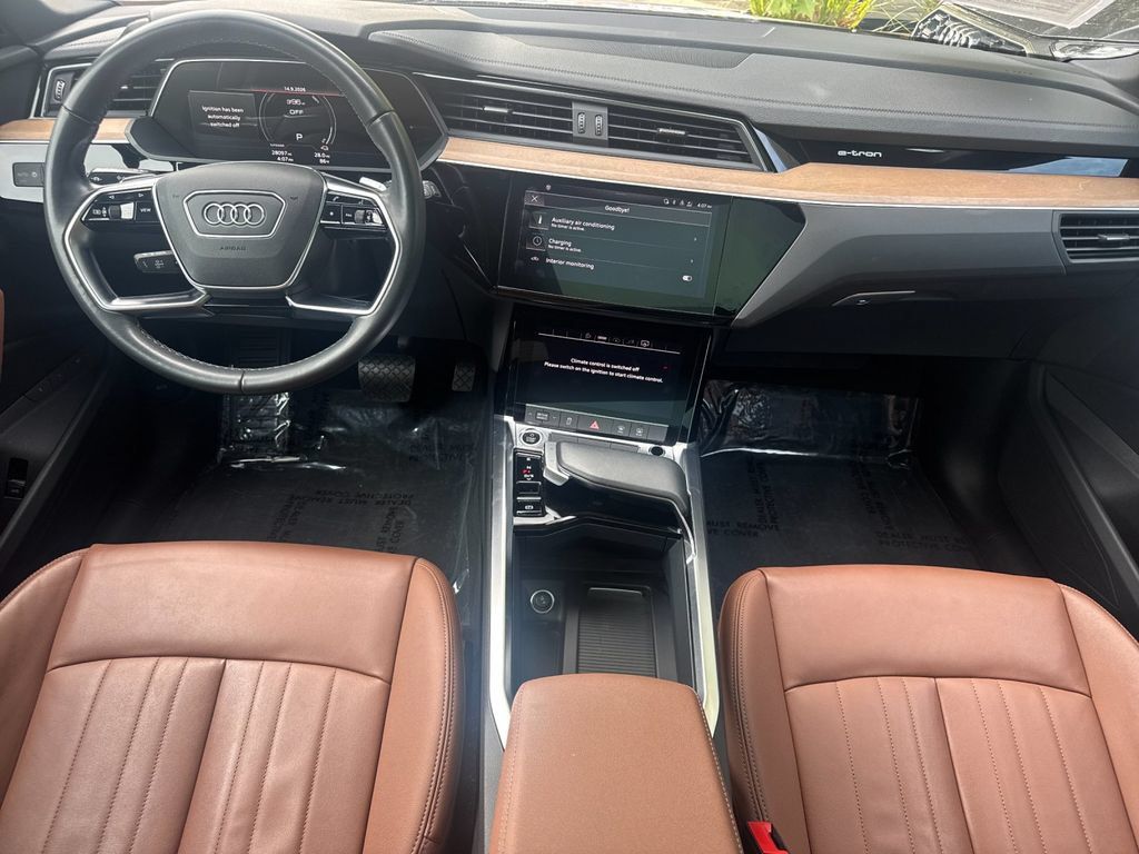 Used 2024 Audi Q8 e-tron Premium Plus AWD/4WD image 17