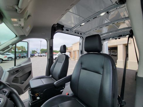 Used 2025 Ford Transit 250 148 Medium Roof RWD image 26
