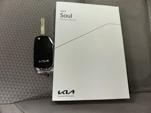 Used 2023 Kia Soul LX FWD image 5