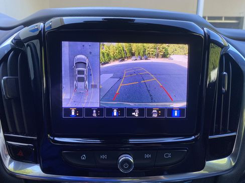 Used 2023 Chevrolet Traverse High Country FWD image 27