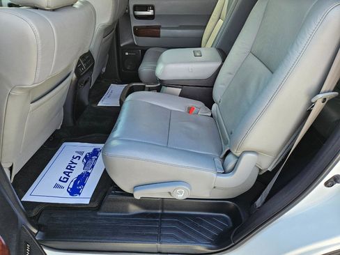 Used 2017 Toyota Sequoia Platinum RWD image 18