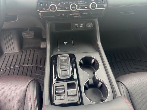Used 2025 Honda Pilot Black Edition image 12