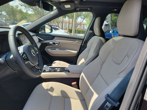 New 2026 Volvo XC90 B6 Plus w/ Protection Package Premier image 7