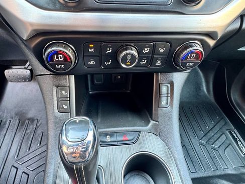 Used 2019 GMC Acadia SLT AWD/4WD image 30