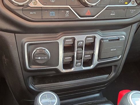 Used 2023 Jeep Wrangler Unlimited w/ Sun & Screen Package AWD/4WD image 30