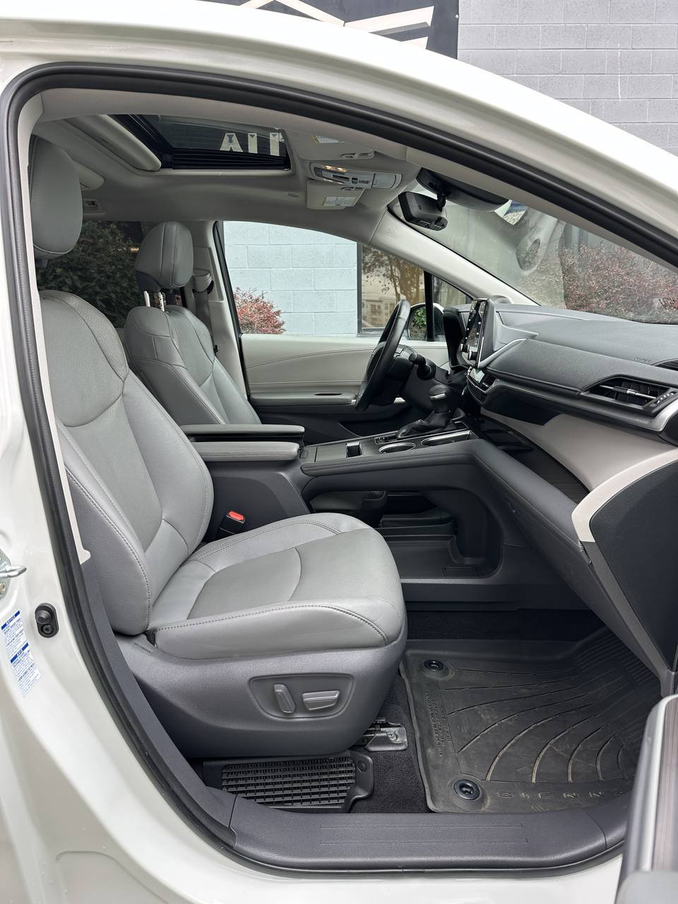 Used 2021 Toyota Sienna Limited AWD/4WD image 23