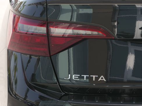 Used 2023 Volkswagen Jetta Sport image 5