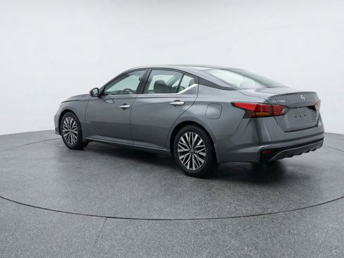 Used 2025 Nissan Altima 2.5 SV image 6