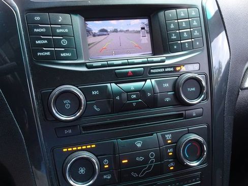 Used 2016 Ford Explorer XLT FWD image 21