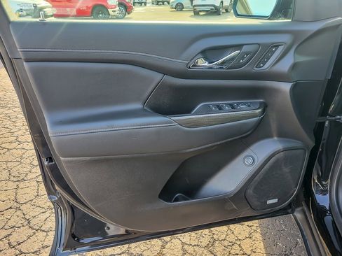 Used 2023 GMC Acadia SLT w/ Elevation Edition image 19