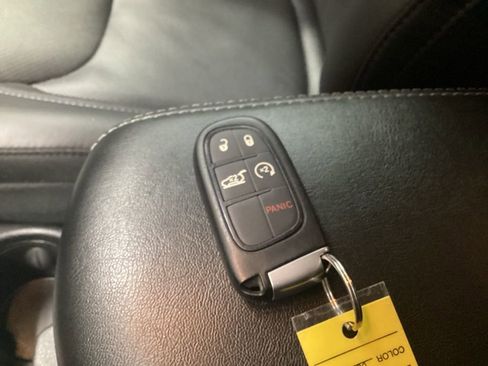Used 2020 Jeep Cherokee Limited AWD/4WD image 10