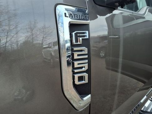 Used 2018 Ford F250 Lariat w/ Chrome Package image 7