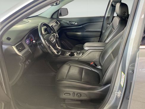 Used 2023 GMC Acadia SLT w/ LPO, Floor Liner Package FWD image 12