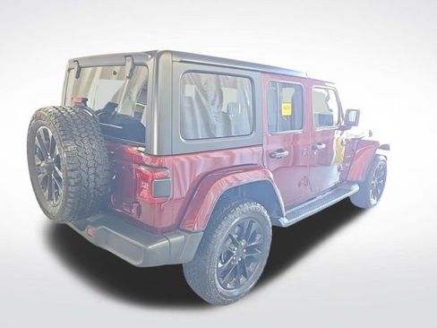 Used 2022 Jeep Wrangler Unlimited Sahara AWD/4WD image 7