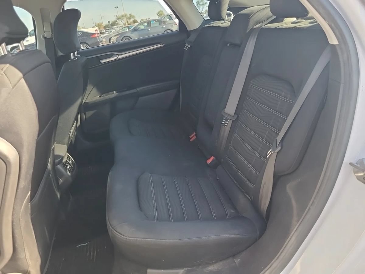 Used 2016 Ford Fusion SE FWD image 7