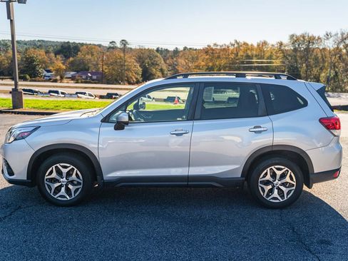 Used 2023 Subaru Forester Premium image 4