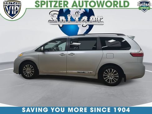 Used 2019 Toyota Sienna XLE w/ XLE Navigation Package FWD image 7