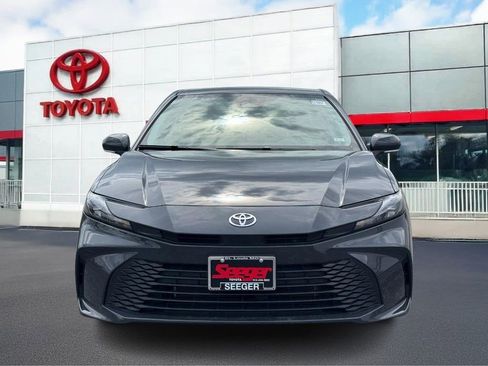 Used 2025 Toyota Camry LE FWD image 10