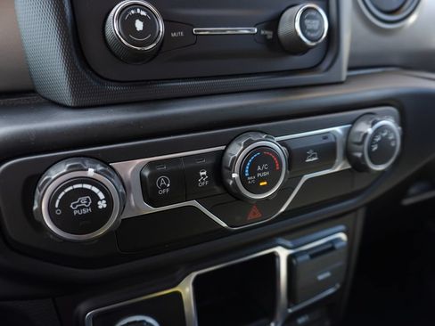 Used 2021 Jeep Gladiator Sport AWD/4WD image 17