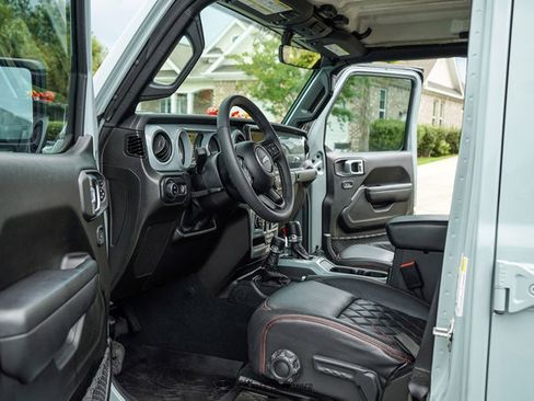 Used 2023 Jeep Gladiator Sport AWD/4WD image 21