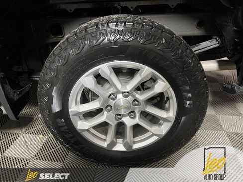 Used 2023 Chevrolet Silverado 1500 LT w/ Z71 Off-Road Package AWD/4WD image 28