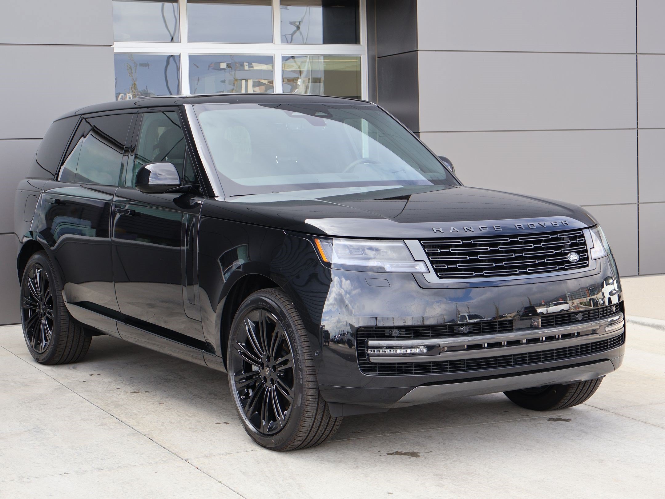 New 2027 Land Rover Range Rover Long Wheelbase SE AWD/4WD image 3
