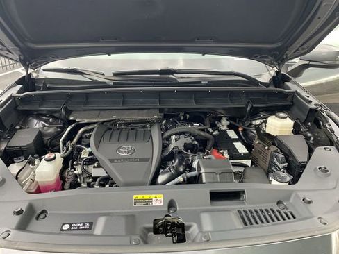 Certified 2024 Toyota Highlander XLE AWD/4WD image 16