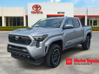 Used 2025 Toyota Tacoma TRD Sport video 1