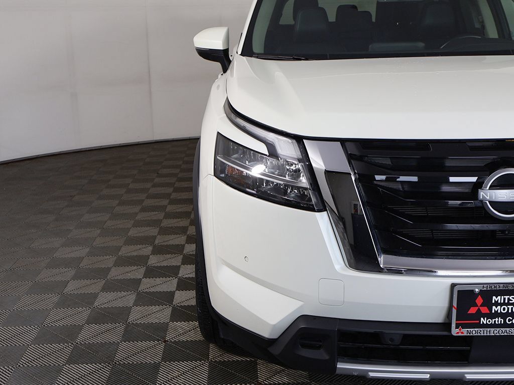 Used 2024 Nissan Pathfinder SL AWD/4WD image 15