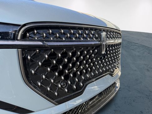 New 2026 Lincoln Nautilus Reserve w/ Jet Appearance Package AWD/4WD image 9