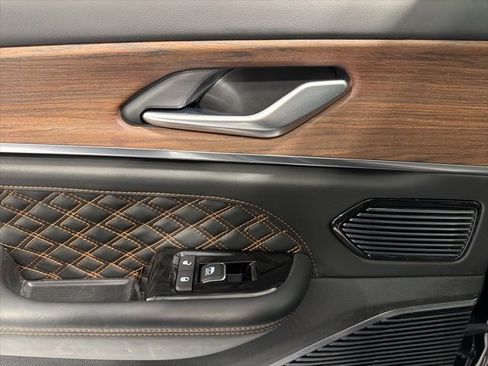 Used 2022 Jeep Grand Cherokee Summit w/ Luxury Tech Group V image 33