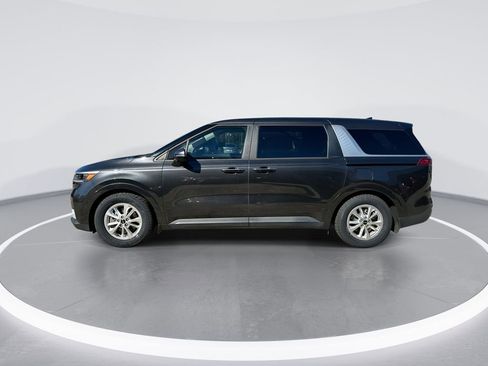 Used 2023 Kia Carnival LX image 5
