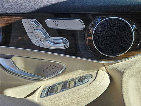 Used 2018 Mercedes-Benz GLC 300 4MATIC image 5