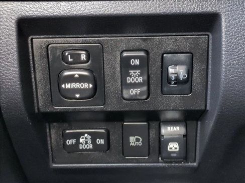 Used 2018 Toyota Tundra SR5 w/ TRD Off Road Package AWD/4WD image 9
