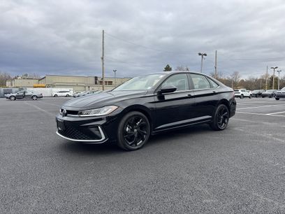 Used 2025 Volkswagen Jetta SE w/ Black Wheel Package