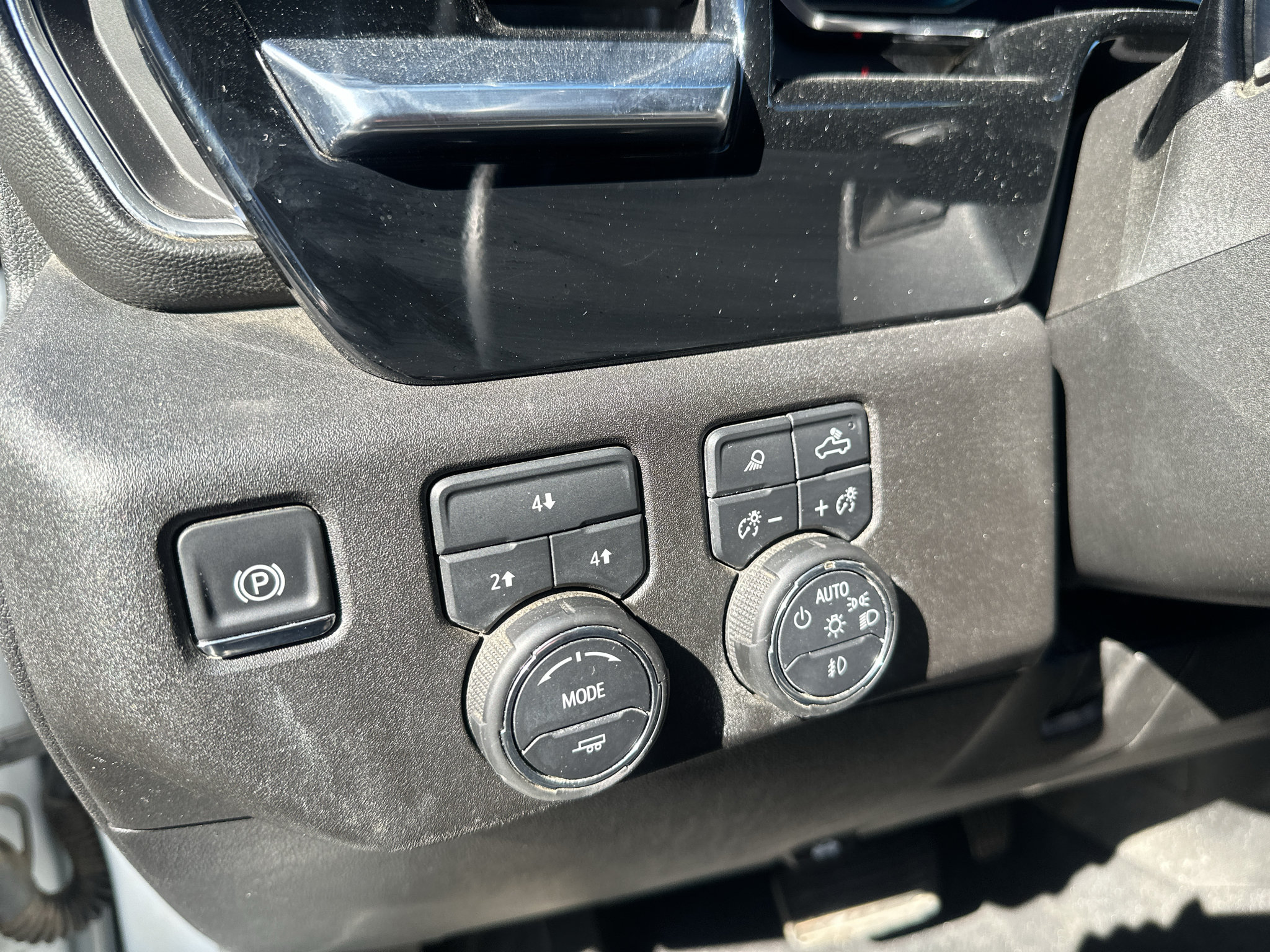 Used 2025 Chevrolet Silverado 3500 LT w/ Safety Package AWD/4WD image 22