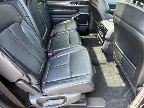 Used 2025 Jeep Wagoneer Series III w/ Premium Group I AWD/4WD image 20