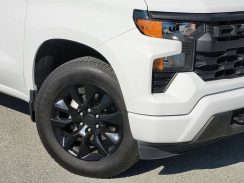 Used 2023 Chevrolet Silverado 1500 Custom RWD image 9