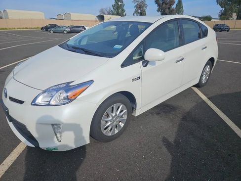 Used 2015 Toyota Prius Prime Advanced image 2