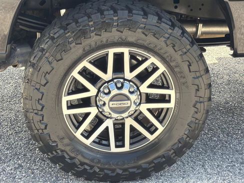 Used 2019 Ford F250 Lariat w/ Lariat Ultimate Package AWD/4WD image 10
