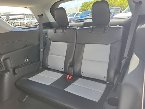 Used 2023 Ford Explorer XLT w/ Equipment Group 202A AWD/4WD image 17