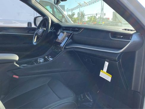 New 2024 Jeep Grand Cherokee L Limited image 17