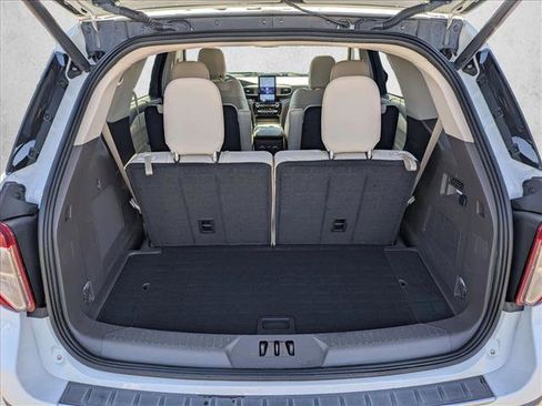 Used 2023 Ford Explorer Platinum w/ Technology Package image 6