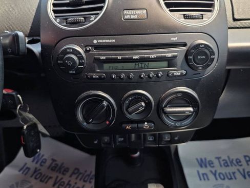 Used 2009 Volkswagen Beetle S FWD image 17