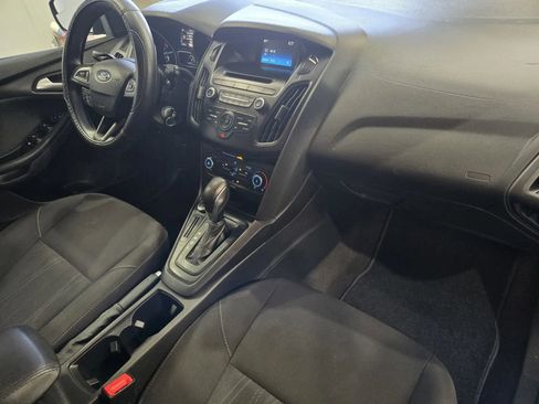 Used 2017 Ford Focus SE FWD image 5