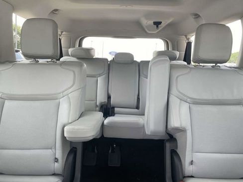 New 2025 Ford Expedition Max Platinum w/ Driver's Package image 19