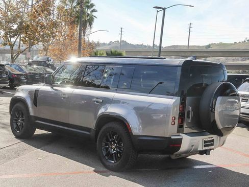 Used 2023 Land Rover Defender 130 SE image 9